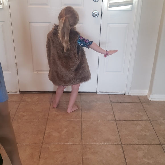 Justice 12/14 brown faux fur vest zip up - Picture 7 of 15